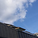 Les ouvrants sont reliés à une station météo perchée sur le toit et s'entrouvrent automatiquement