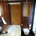 Salle de bain chic tout en matières