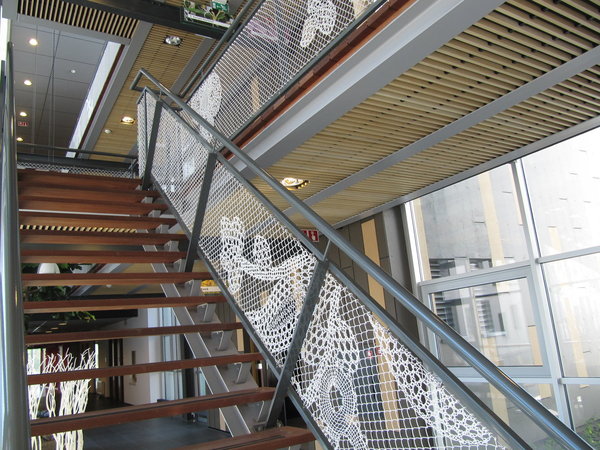 Escalier Vivaldi réalisé avec Seed Architectes qui ont utilisé Lace Fence dans leur projet architectural pour les rambardes de protection d'une maison familiale. Les motifs ont été empruntés  aux anciennes dentelles flammandes.
