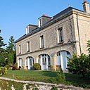 La maison la plus grande du village reprend vie et devient une maison d'hôtes raffinée