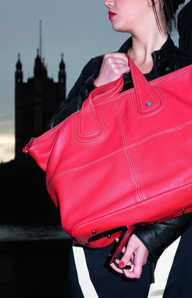 Système de trappe avec tapis roulant intégré pour planter en toute discrétion. Vanessa Harden