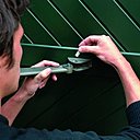 Fixez à l'aide de l'axe