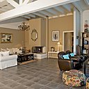 A l’intérieur, le charme opère grâce aux poutres apparentes. Pour ceux qui seraient réticent à l’égard du bois, les murs en bois peuvent être entièrement ou partiellement recouverts de plaques de plâtre.