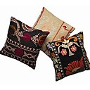 Esprit suzani chez Bo Concept avec une belle déclinaison de coussins brodés, noir ou coloris sable. L40xl40cm.