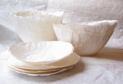 Vaisselle en papier, fine et délicate...