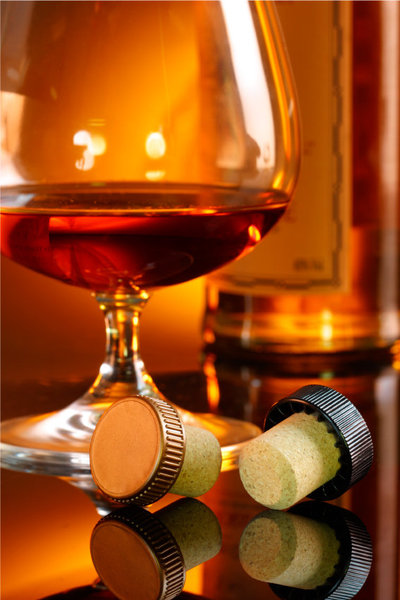 Différentes perméabilités permettent de boucher aussi bien des vins tranquilles, que des vins effervescents ou des spiritueux.