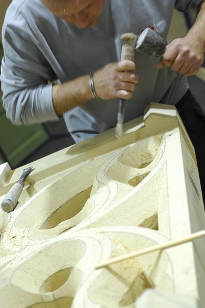 Sculpteur sur pierre, démonstration de l’entreprise Vinci