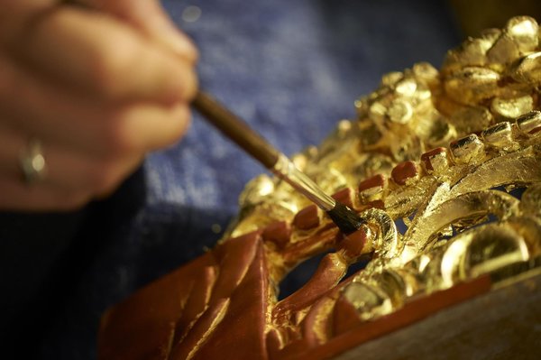 Démonstration restauration de dorures à la feuille sur bois