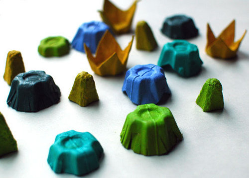 Peignez les découpes en différentes couleurs.