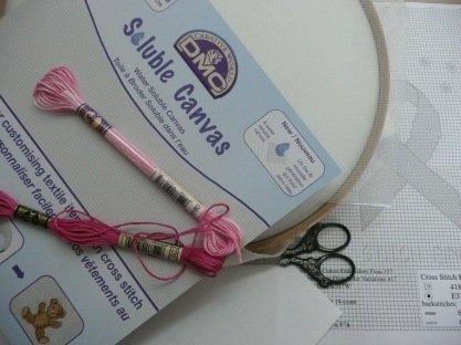 Soluble Canvas DC 90 de DMC pour la broderie.