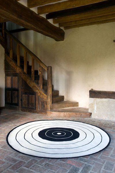 Le tapis "Aim" du duo Atypyk, motivé par la nouveauté de ce medium destiné à orner un sol !