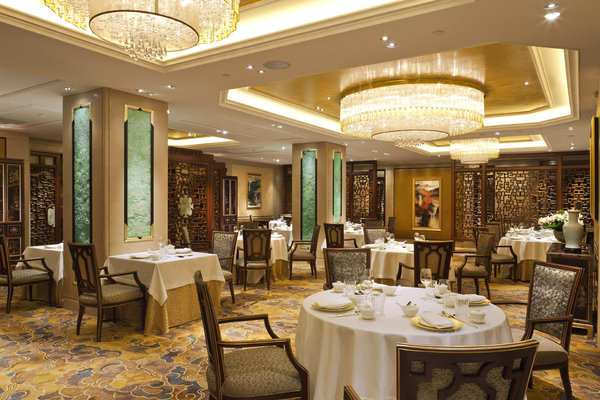 Le chef exécutif du Shangri-La est Philippe Labbé, assisté de Frank Xu, un fils et petit fils de cuisiniers natif de Shenzhen près de Hongkong