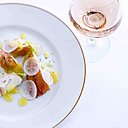 Langouste de Méditerranée en aigre doux miel, citron vert et fleur d’oranger imaginée par Alain Passard.