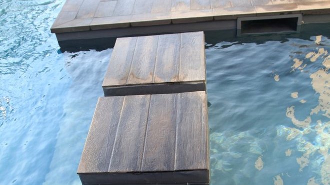 Entre autres aménagements innovants la purification de l’eau bénéficie d’un procédé sain économique et sans aucun produit chimique l’électrolyse au sel Entre autres aménagements innovants la purification de l’eau bénéficie d’un procédé sain économique et sans aucun produit chimique l’électrolyse au sel