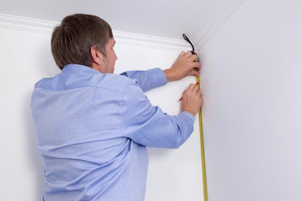 Mesurez au moins 2,30m pour installer le détecteur de mouvement;