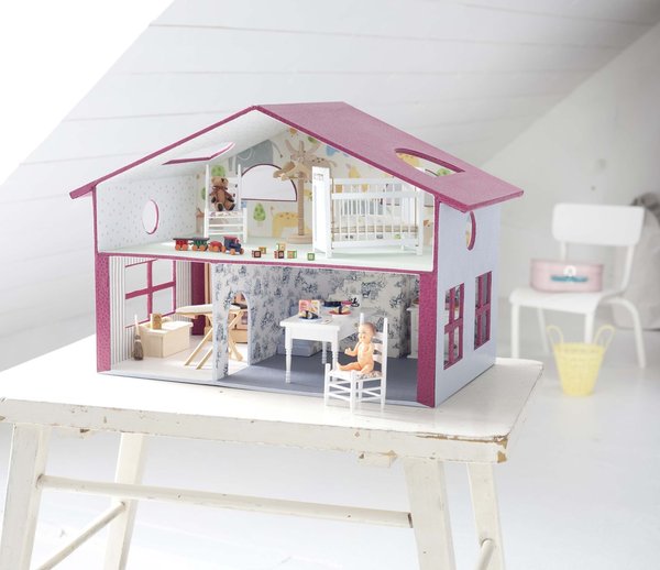 Une maison de poupée, le rêve de toute petite fille pour installer sa petite famille.