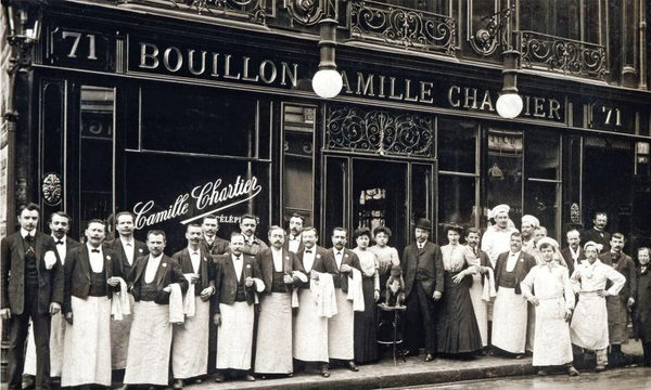 Les premiers restaurants "Les Bouillons" avec leur célèbre plat unique de viande et de bouillon pour les ouvriers des Halles.