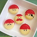 Moustachu, pirate, écolier, souriant ou perplexe pour les garçons.