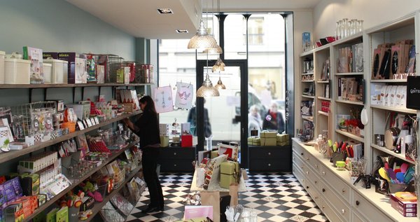 La boutique l'Effet Maison est accolée au troisième atelier parisien de l'Atelier des Sens.