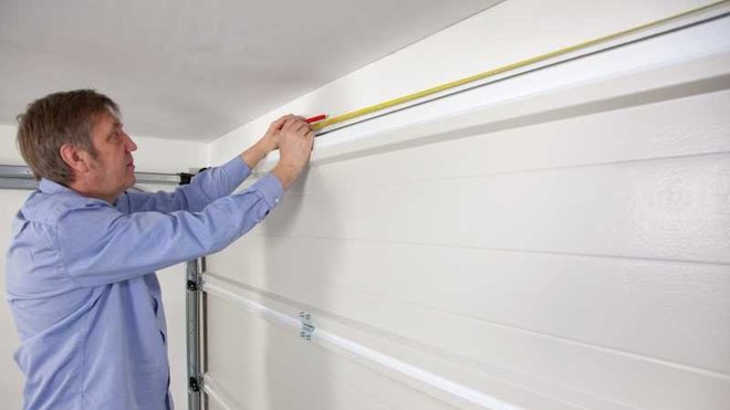 L'axe médian, le centre de la porte. L'axe médian, le centre de la porte.