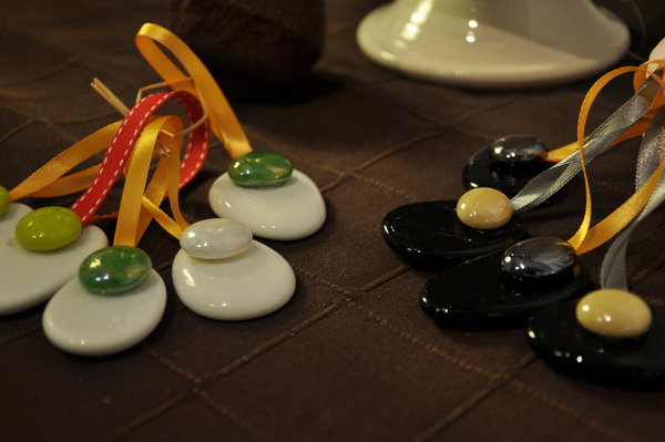 Le Kit de Noël composé de billes de verre, à poser, à suspendre et à offrir ...