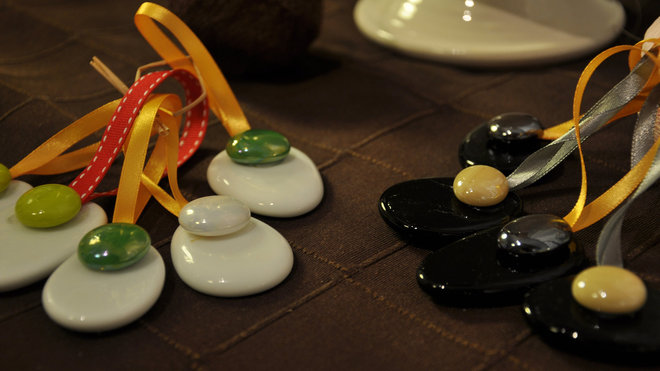 Le Kit de Noël composé de billes de verre, à poser, à suspendre et à offrir ...