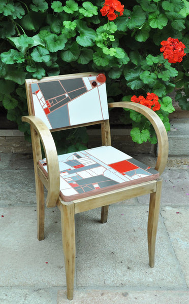 Un fauteuil chiné, décapé, rénové et complètement transformé par Mylène Dupasquier