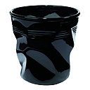 Le seau à Champagne revisité. En porcelaine, façon gobelet froissé. H 21 cm. 14 €. Fress. Alinéa.