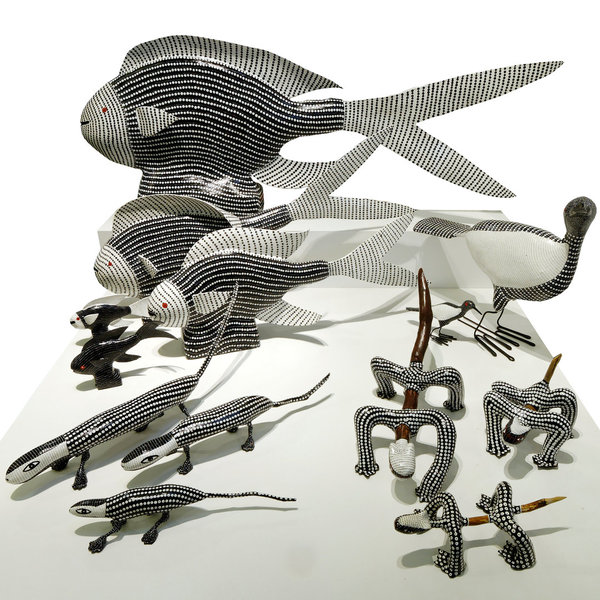 Ces animaux en papier mâché revêtu d’un décor laqué ont été réalisés dans une petite coopérative de la province de Northern Cape. A partir de 19 €. As’Art.