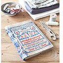 Esprit couture pour ce cahier de la couturière, prêt à recevoir notes, idées et petits croquis pour réunir ses idées.
