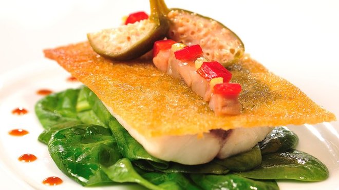 Une carte courte mais très bien maîtrisée comme ici le délicieux filet de bar présenté graphiquement Une carte courte mais très bien maîtrisée comme ici le délicieux filet de bar présenté graphiquement