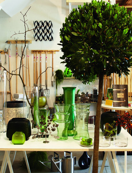 Vases et beaux outils de jardin, une sélection de connaisseurs