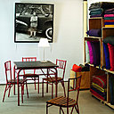 Différents univers sont mis en scène dans les espaces du magasin