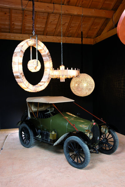 Ces bolides, loin d'être des antiquités endormies, donnent l'envie de parcourir le Lubéron.