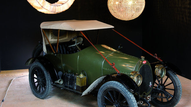 Ces bolides, loin d'être des antiquités endormies, donnent l'envie de parcourir le Lubéron.