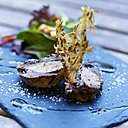 Terrine "Maison" présentée sur une ardoise de pays