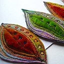 Feuilles baroques en velours de soie et feutre teint et rebrodé