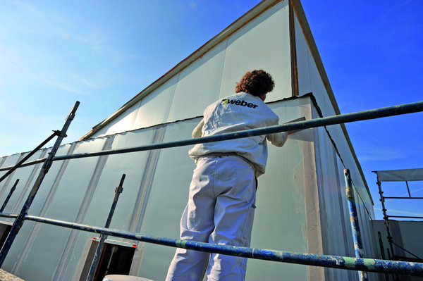 En matière d'enveloppe le choix a aussi été déterminé en fonction des qualités esthétiques pour une intégration architecturale du projet au sein de son environnement.