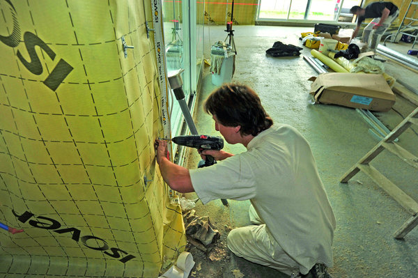 Isoler les murs est un moyen efficace d'économiser l'énergie et d'améliorer le confort thermique. Solutions Saint Gobain Isover mises en oeuvre pour le projet MFC.