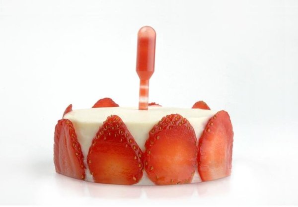 Une piqure de coulis sur votre beau cheesecake aux fraises ?