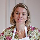 Laetitia en cuisine, prête à vous apprendre ses trucs et tours de mains