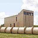 La forme verticale de la construction a donc été conditionnée par le budget. La forme verticale de la construction a donc été conditionnée par le budget.