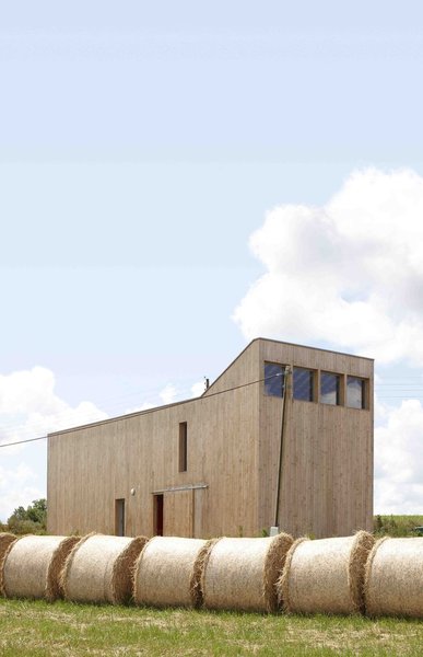 La forme verticale de la construction a donc été conditionnée par le budget.