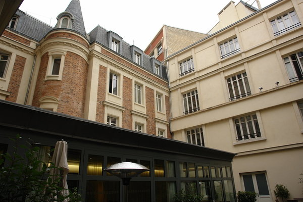 Cour regroupant les architectures des plusieurs styles