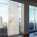 Série de panneaux coulissantes en albâtre pour une immense appartement new-yorkais