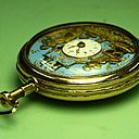 Une montre en restauration dans les ateliers du Lycée