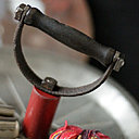 Poignée en bois récupérée sur un seau à charbon.