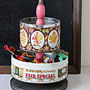 Un serviteur composé de boîtes à gâteaux et bonbons, boîtes spacieuses pouvant recueillir mille et un trésors.