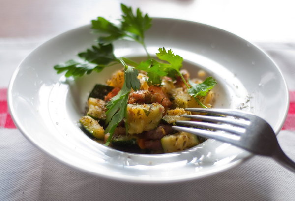 Légumes mijotés aux petits lardons pour un équilibre parfait légumes et protéines