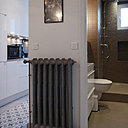 On a agrandi la cuisine en déportant une partie de la cloison pour gagner un peu d’espace sur la salle de bains où la baignoire a été remplacée par une douche.